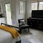 New Luxe Studio Cleveland Park Near Zoo
