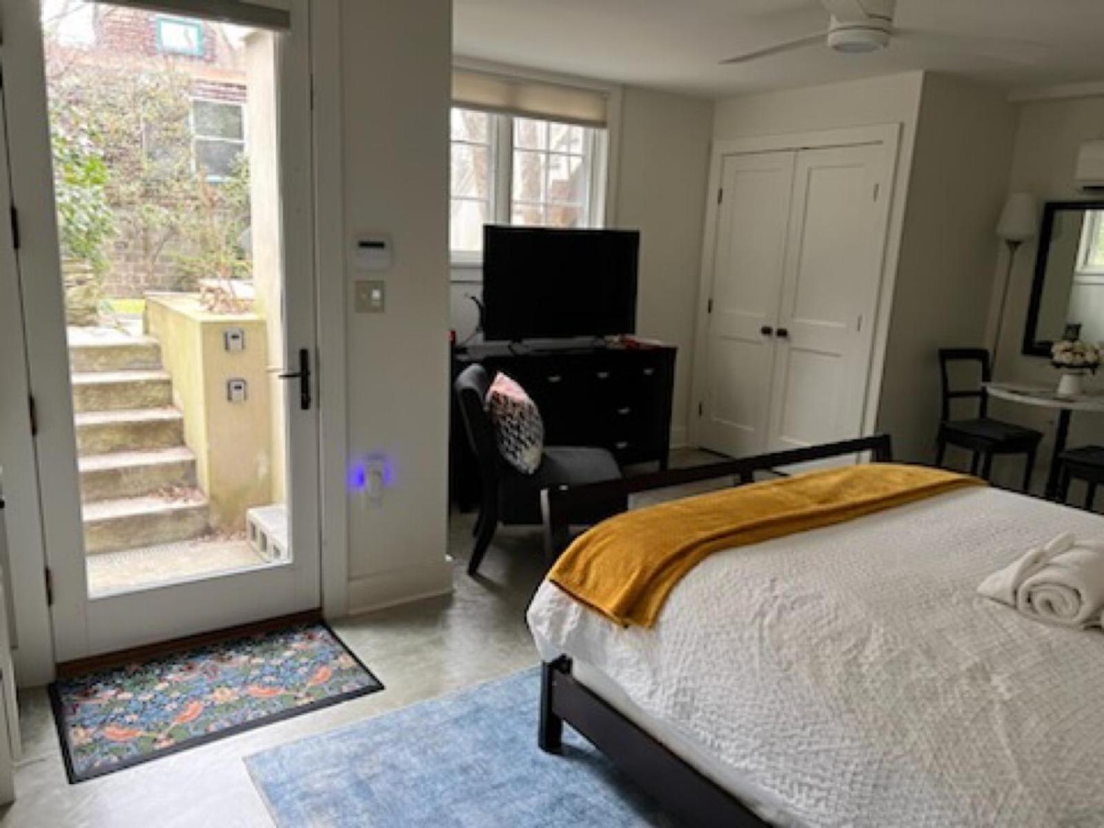 New Luxe Cleveland Park Near Zoo Apartment